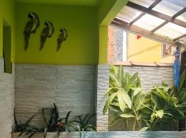 Cantinho feliz de Muriqui/ Casa verde com piscina privativa!!!，位于曼加拉蒂巴的度假屋