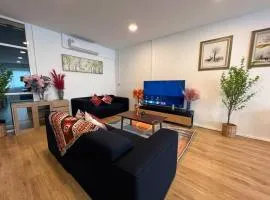 Villa 4BR Top Private Floor, china town, center