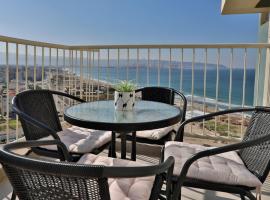 דירות קו ראשון לחוף - Apartments First line to the Beach，位于Qiryat Yam的度假短租房