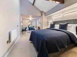 NEW Large luxurious 2 bed city penthouse + parking