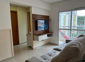 2 Min da Praia! / 2 Quartos / Vaga de Garagem，位于桑托斯的酒店
