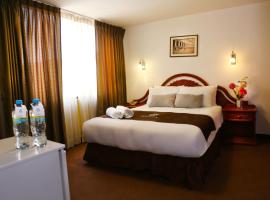 里维拉卡凯玛旅馆，位于阿雷基帕的带停车场的酒店