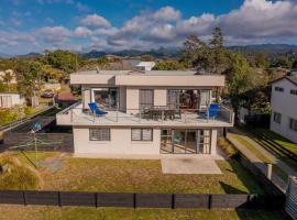 Beach View Bliss - Pauanui Holiday Home，位于帕瓦努伊的乡村别墅