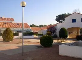 Maison d'une chambre avec terrasse amenagee a Saint Jean de Monts a 1 km de la plage