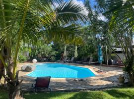 Villa Albizia 974 avec piscine et spa，位于圣皮埃尔的酒店