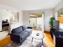 Palo Alto 1br w patio close to shops Stanford SFO-1637，位于帕罗奥多的酒店