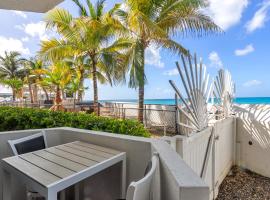 The Best Little Beach Bar Condo next to The Morgan Village，位于马霍礁的度假村