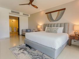 Mareazul Beach Front Condos At playa del Carmen，位于普拉亚卡门的酒店