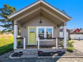 Sweet Seaview Home: Near Beach & Trailhead!