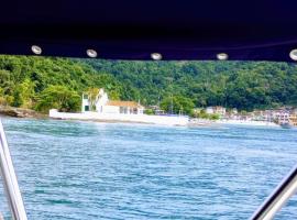 Paseos en Velero en Angra dos Reis，位于安格拉杜斯雷斯的船屋