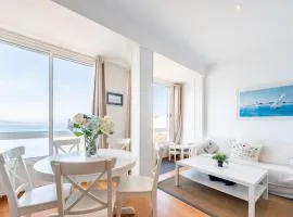 Fee4Me Front line beach flat in Caión