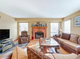 Hanover Park Townhome with Grill 36 Mi to Chicago!