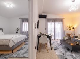 Luxury Central Apartment 2，位于克桑西的酒店