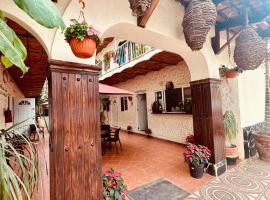 Bungalows Las Glorias，位于瓜亚比托斯的酒店