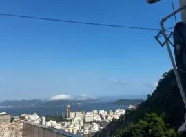 Casa com vista mar na zona sul do Rio de Janeiro