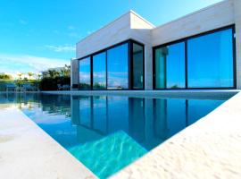 Deluxe Villa Jante Infinity Pool，位于都拉斯的乡村别墅