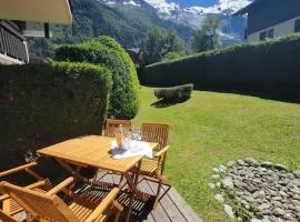 Chamonix Garden Flat with a View of Mont-Blanc