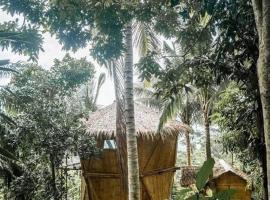 Leela Garden resort BambooLove，位于班泰的度假屋