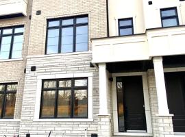 Brand New Townhouse in Vaughan ON，位于沃恩的酒店