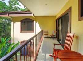 Newly Renovated! 3BR House Private Pool near Manuel Antonio，位于奎波斯城的酒店