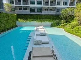 1DusitD2 Hua Hin - One bedroom with a beautiful view of the garden and pool