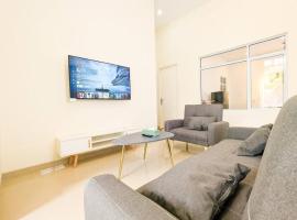 Lovina B2/12A at Ansley Park Spacious+Netflix，位于巴淡岛中心的度假屋