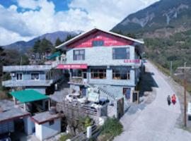 Hotel Devdar Resort (Banquet) Dharamshala，位于达兰萨拉的酒店