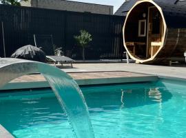 Villa piscine chauffée, jacuzzi et sauna，位于穆斯克龙的酒店
