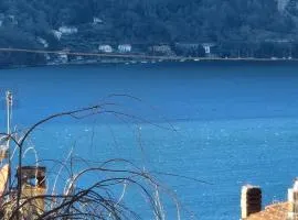 La Casetta di Laura intera casa indipendente a chi piace il silenzio vista lago 5 chilometri da Varenna
