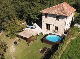 Spacious Langhe Vacation Family House With Large Garden - Nocciolina，位于Bossolasco的酒店