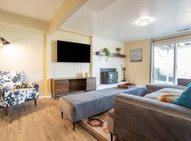 Spacious 3BR Basement Apt near Airport, Work, Ski，位于North Salt Lake的酒店