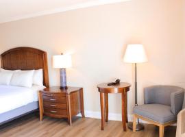 Cape Cod Irish Village - The Emerald Resort，位于巴恩斯特布尔的酒店