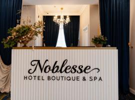 Hotel NOBLESSE Boutique&Spa，位于拉姆尼库沃尔恰的Spa酒店