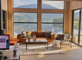 Lakefront Villa, exclusive leisure property near Vrådal Golf, Straand Summerland & Panorama Ski center