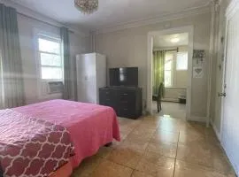 *PRIVATE* Studio 5 minutes from LGA/ US Open