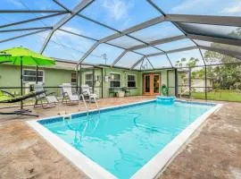 Groovy Getaway! Heated pool! Something different