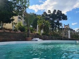 HOSTEL FAMILIA ZANATTA，位于南卡希亚斯的带泳池的酒店