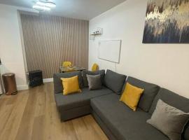 BROADWAY SUITE - Newly refurbished stylish apartment with FREE PRIVATE PARKING - Great location，位于伯明翰Birmingham Oratory附近的酒店
