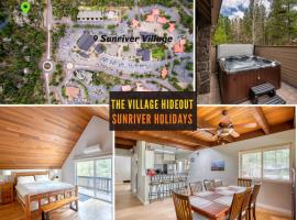 Welcome to The Village Hideout, Steps to the Village, Resort, Golf, SHARC, AC, Hot-tub, Grill and Bikes，位于森赖弗的酒店