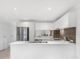 Rela house Ensuite Room x Private Bathroom，位于Doolandella的酒店