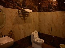 Hotel Raghuveer Inn By BookingCare，位于Sītāpur Mūāfi的酒店