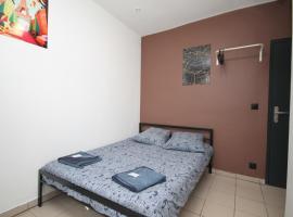 08 - Chambre proche Paris et Transports avec TV WIFI，位于圣但尼的酒店