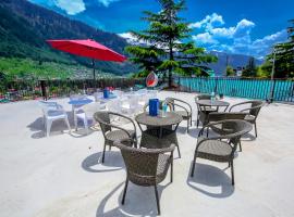 Hotel Great Hamta Hills Manali - A Family Hotel on Main Highway，位于马拉里的酒店