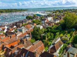 Stunning Luxury Apartment in Central Lymington