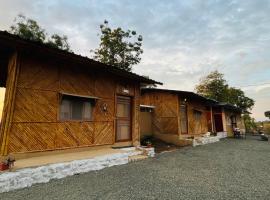 Vasant Bamboo Cottage，位于Maheshwar的酒店