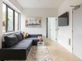 Gorgeous, Modern apartment-fantastic location