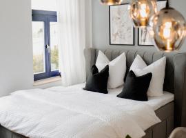 Zwei Wohnungen, ein Erlebnis: Platz für 6 in 4 Schlafzimmern am Wismarer Hafen，位于维斯马的酒店