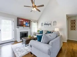 Fully Fenced & Stylish 3BR Near LakePoint Sports