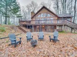 Cozy Wisconsin Cabin with Deck, Kayaks and Lake Views!