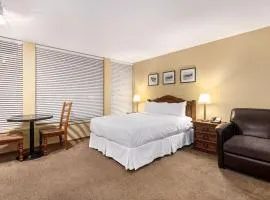 Cascade Lodge suite GENIUS SPECIAL WIFI cable HDTV across from Whistler Village air conditioning heating pay underground parking pool 2 hot tubs sauna gym